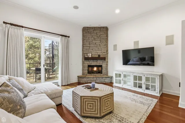 $12,995 | 952 North Racine Avenue, Chicago, IL 60642