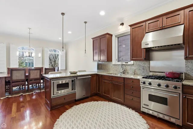 $12,995 | 952 North Racine Avenue, Chicago, IL 60642