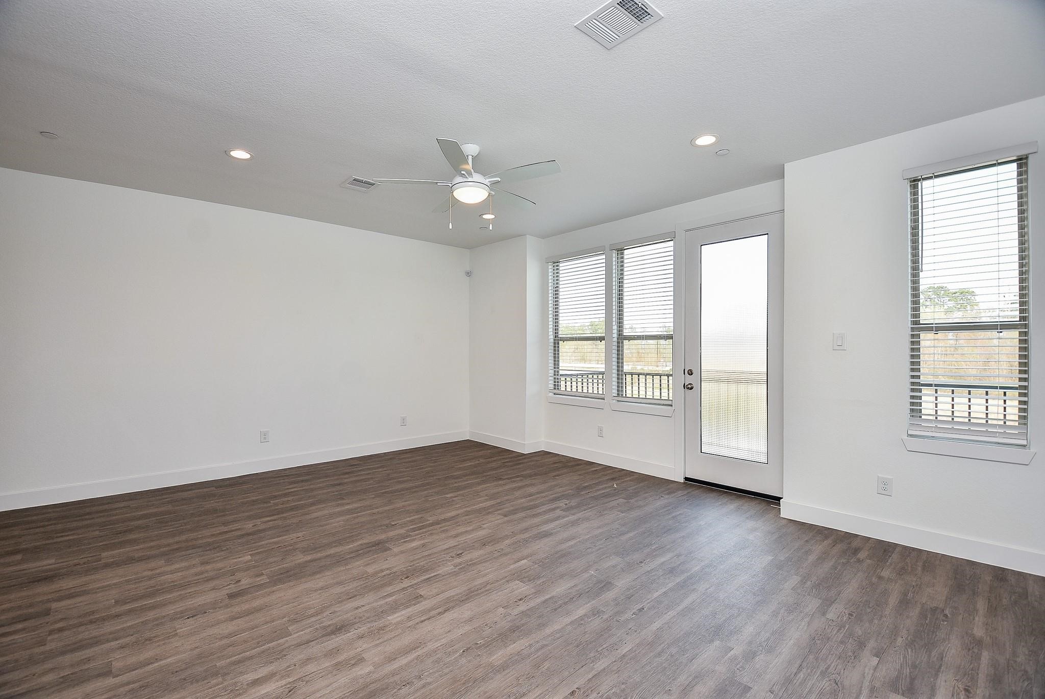 18708 Centro Main Street Conroe, TX 77385 - Photo 9 of 33