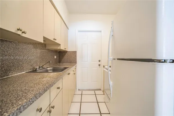 $1,500 | 400 81st Street, Unit 3, Miami Beach, FL 33141