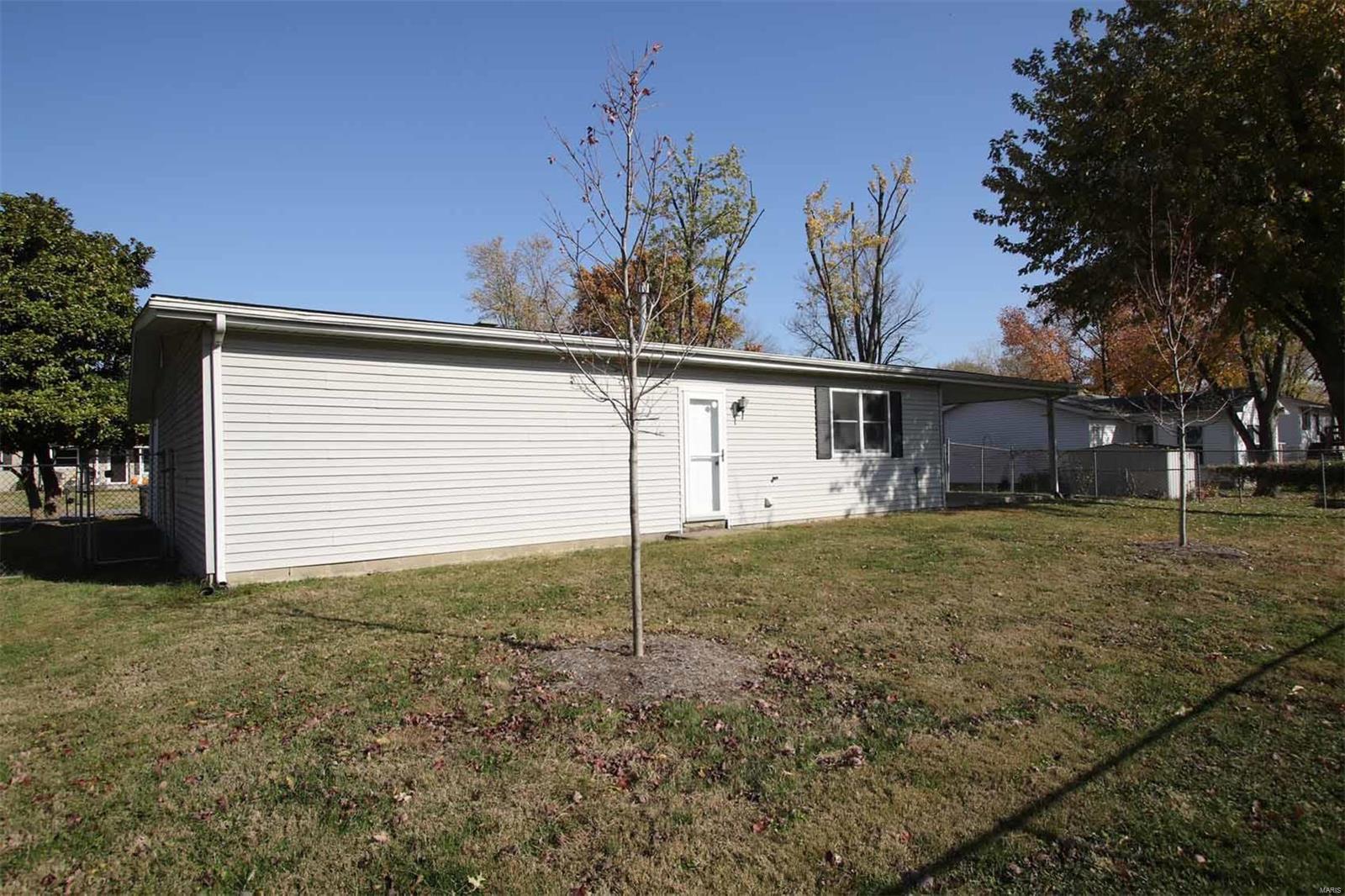 211 Cindy Street Brighton, IL 62012 - Photo 4 of 18 Gallery Image 4