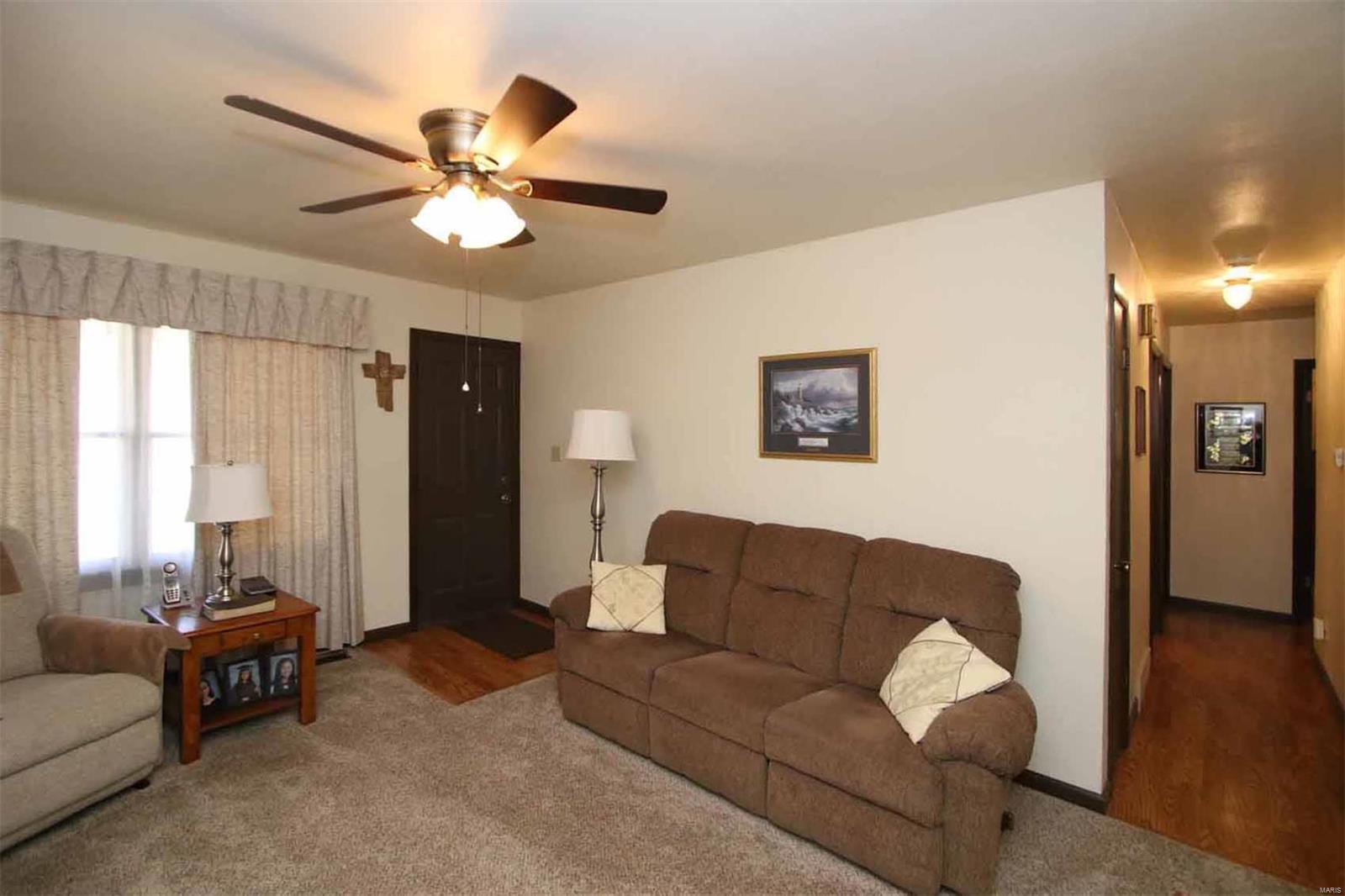 211 Cindy Street Brighton, IL 62012 - Photo 10 of 18 Gallery Image 10