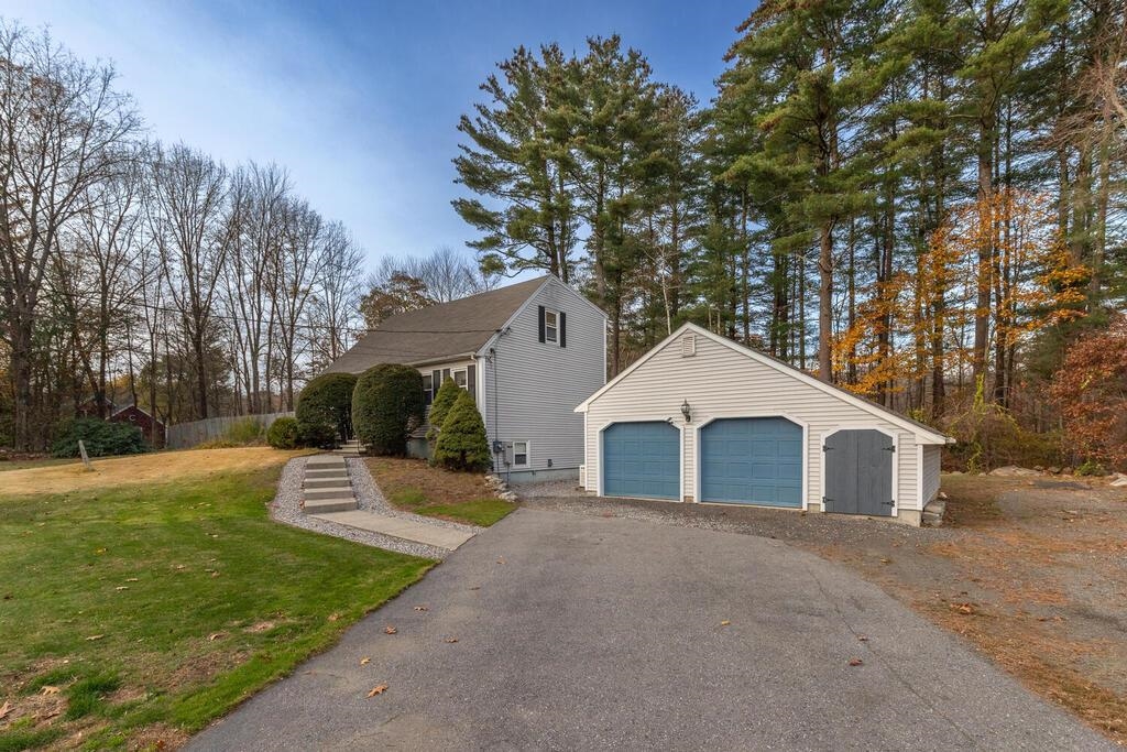 125 Dutton Road Pelham, NH 03076 - Photo 24 of 37