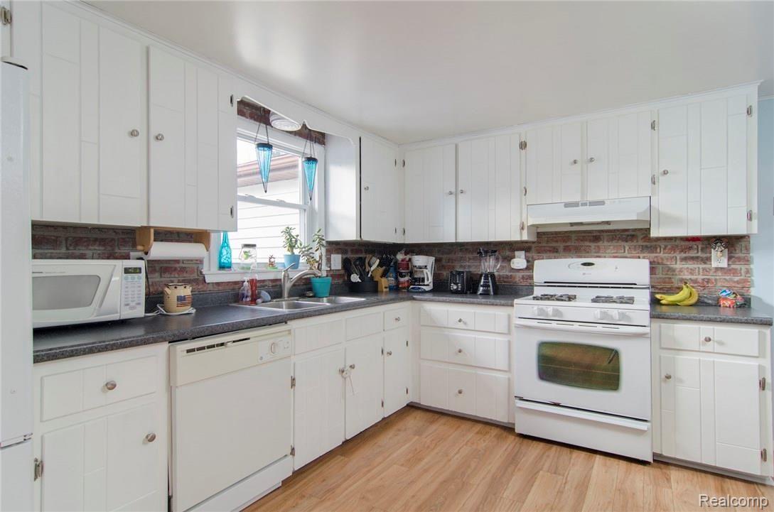 4015 Krafft Road Fort Gratiot, MI 48059 - Photo 11 of 34 11.jpg
