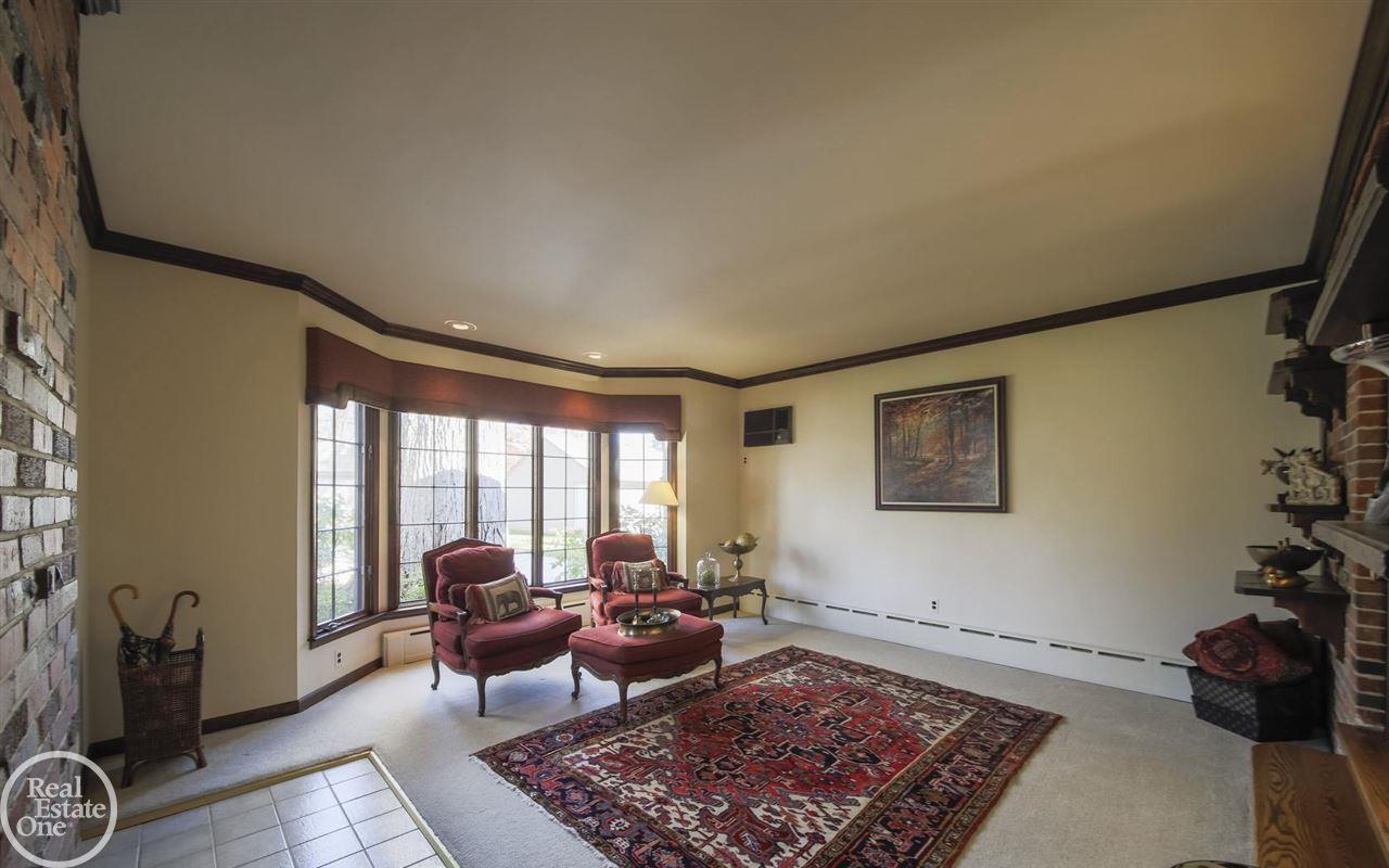 1712 Broadstone Road Grosse Pointe, MI 48236 - Photo 7 of 34 Family Room