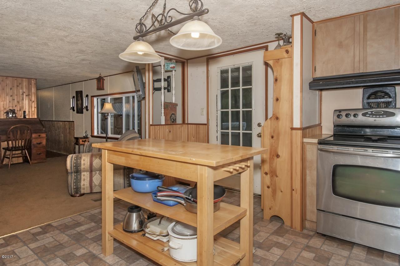10950 Neskowin Road Neskowin, OR 97149 - Photo 5 of 23 Kitchen - View 2 (1280x850)