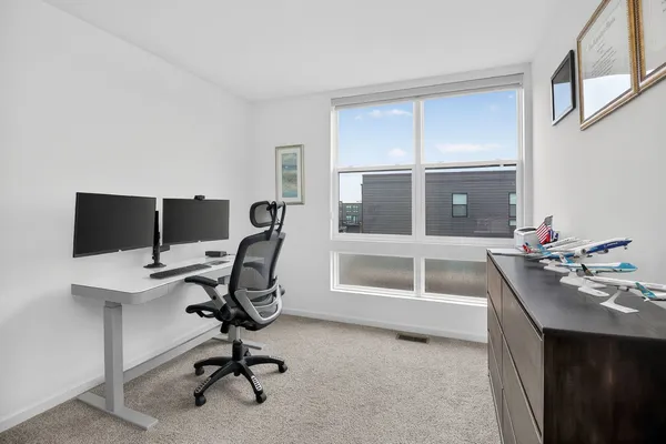 $605,000 | 2213 Venture Drive, Schaumburg, IL 60173