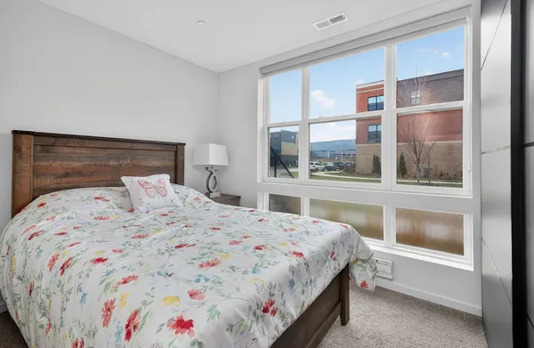 $605,000 | 2213 Venture Drive, Schaumburg, IL 60173