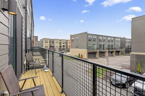 $605,000 | 2213 Venture Drive, Schaumburg, IL 60173
