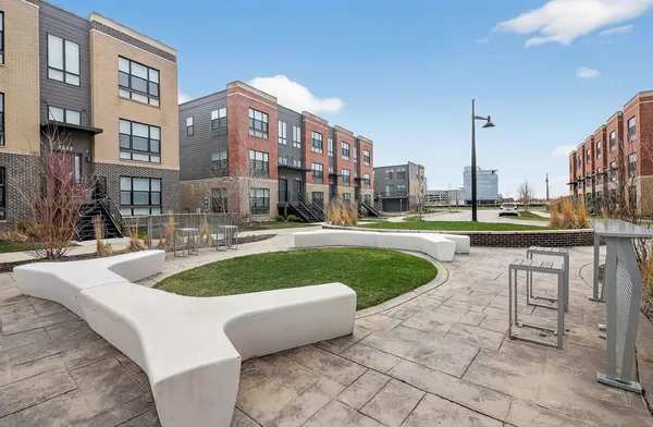$605,000 | 2213 Venture Drive, Schaumburg, IL 60173