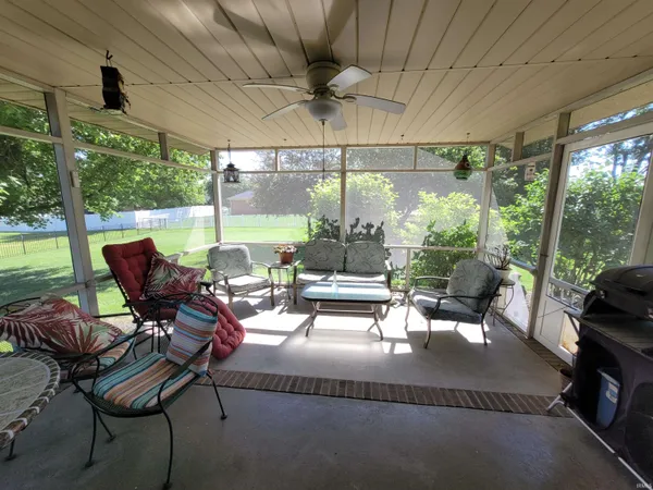 $276,500 | 1116 Cherry Hills Drive, Mount Vernon, IN 47620