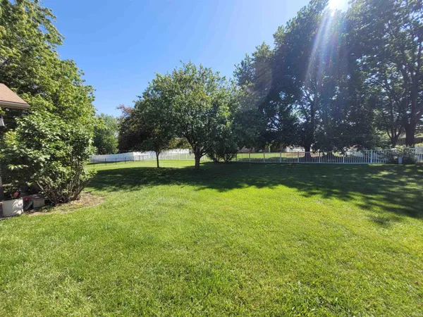 $276,500 | 1116 Cherry Hills Drive, Mount Vernon, IN 47620