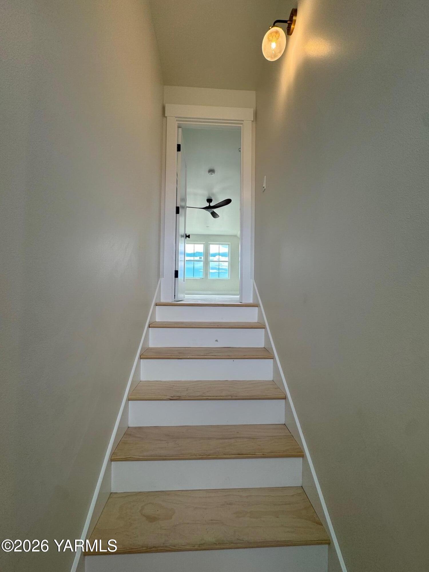304 6th Street Zillah, WA 98953 - Photo 15 of 29 a view of entryway