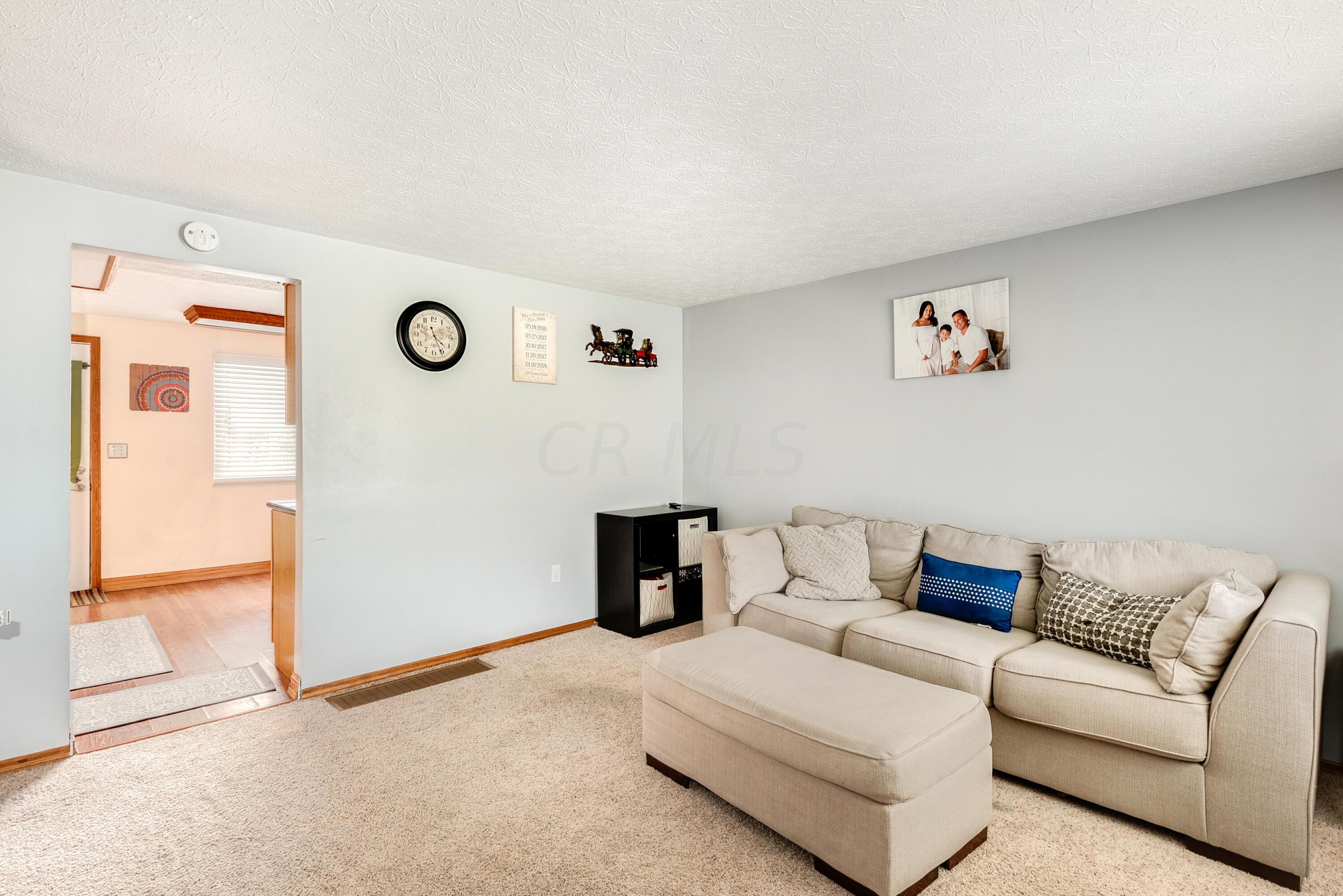 6413 Lexleigh Road Reynoldsburg, OH 43068 - Photo 13 of 40 Living Room