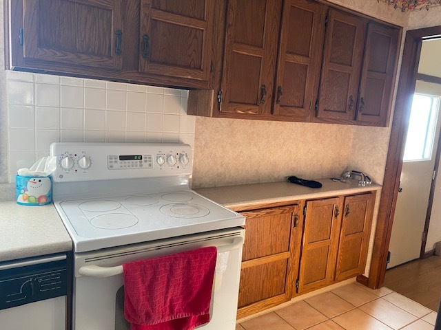 81 North 17th Road Lostant, IL 61334 - Photo 7 of 16 a utility room with dryer and washer