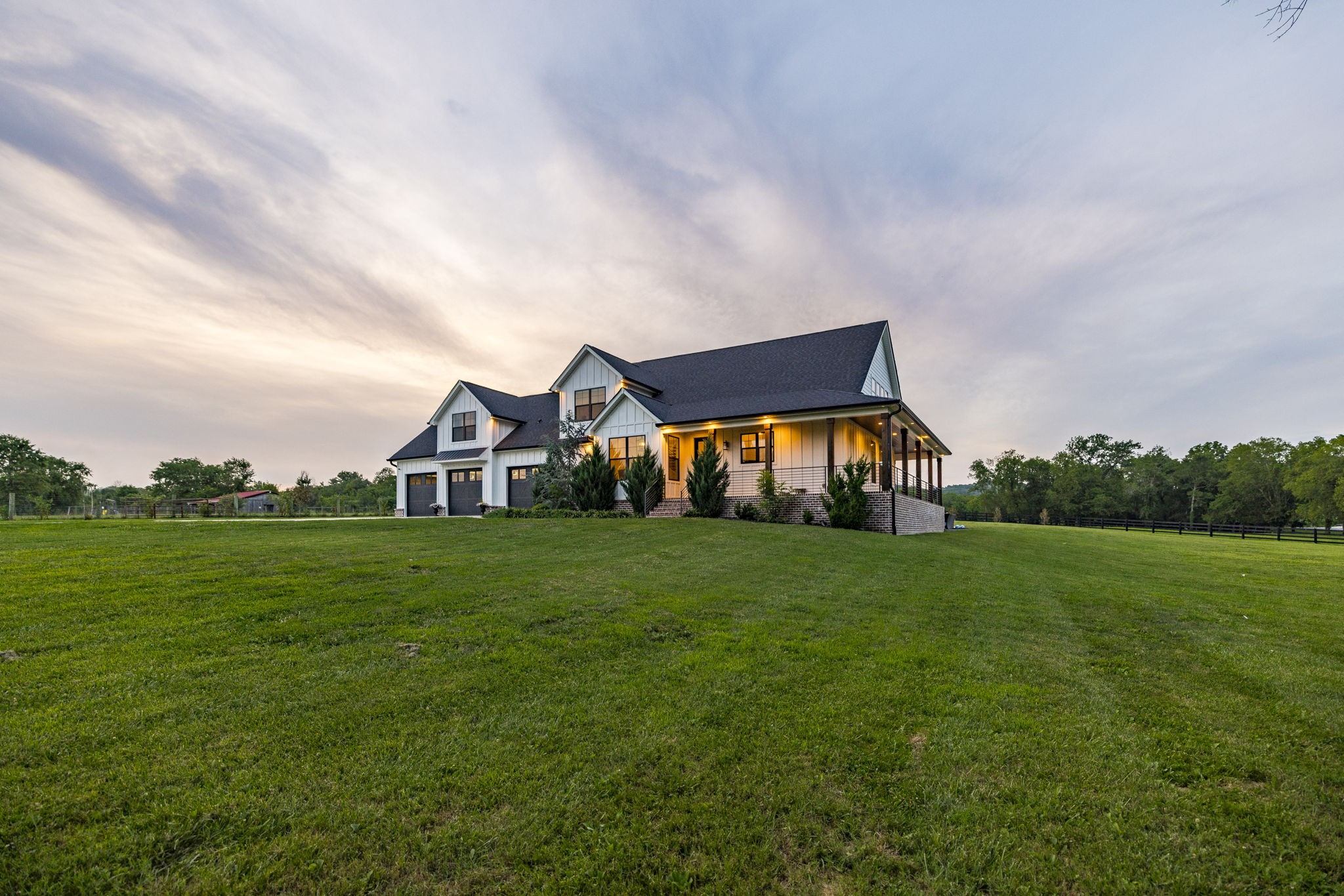968 Franklin Road Gallatin, TN 37066 - Photo 8 of 69 a front view of a house with a big yard