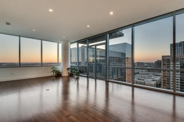 $5,300 | 2200 Victory Avenue, Unit 2007, Dallas, TX 75202
