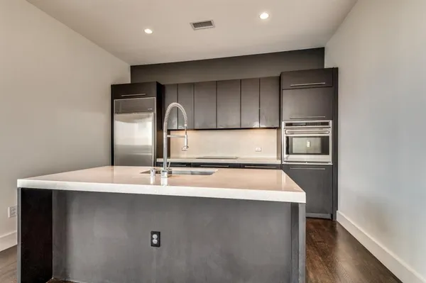 $5,300 | 2200 Victory Avenue, Unit 2007, Dallas, TX 75202