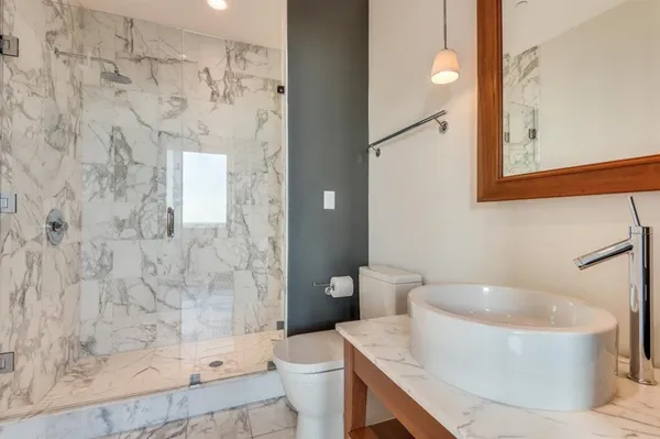 $5,300 | 2200 Victory Avenue, Unit 2007, Dallas, TX 75202