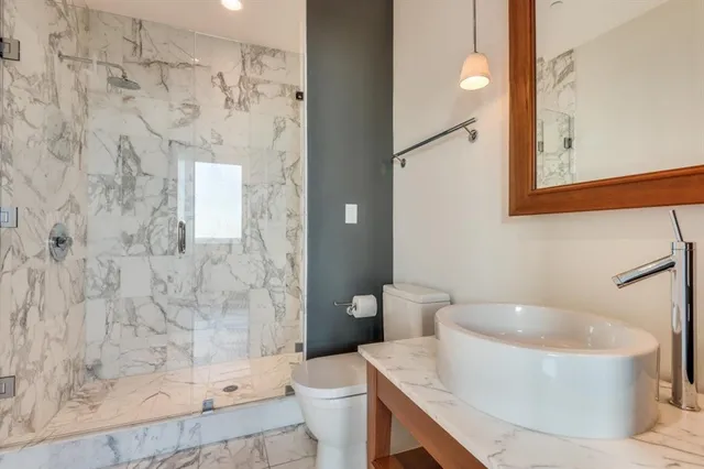 $5,300 | 2200 Victory Avenue, Unit 2007, Dallas, TX 75202