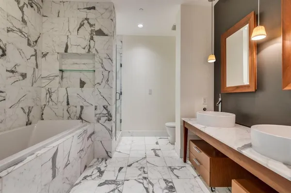 $5,300 | 2200 Victory Avenue, Unit 2007, Dallas, TX 75202