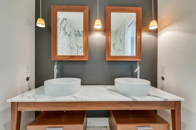 $5,300 | 2200 Victory Avenue, Unit 2007, Dallas, TX 75202