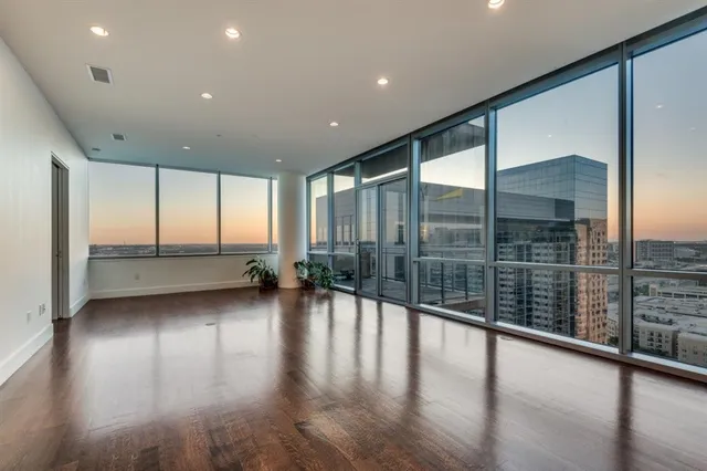 $5,300 | 2200 Victory Avenue, Unit 2007, Dallas, TX 75202