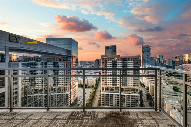 $5,300 | 2200 Victory Avenue, Unit 2007, Dallas, TX 75202