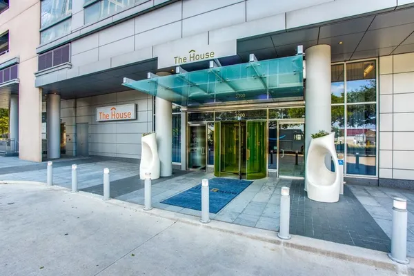 $5,300 | 2200 Victory Avenue, Unit 2007, Dallas, TX 75202