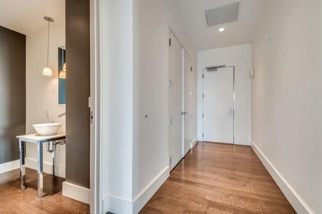 $5,300 | 2200 Victory Avenue, Unit 2007, Dallas, TX 75202