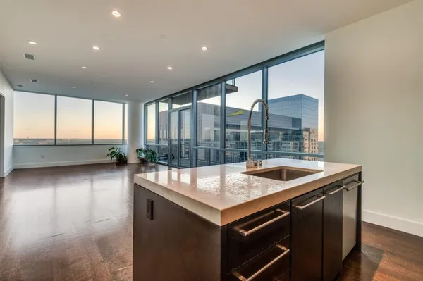 $5,300 | 2200 Victory Avenue, Unit 2007, Dallas, TX 75202