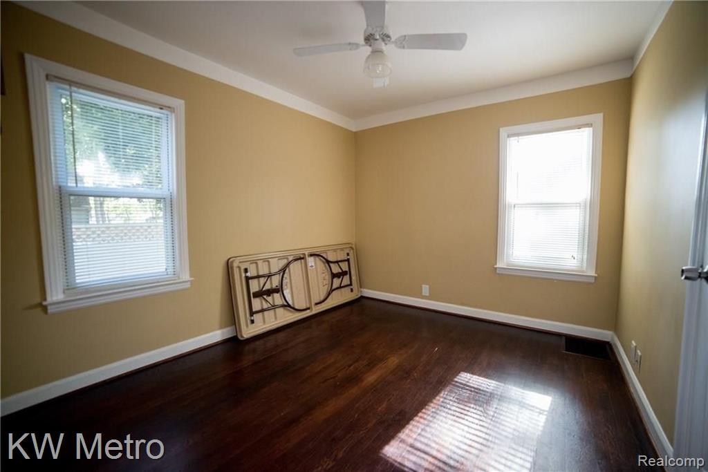 229 North Helen Avenue Rochester, MI 48307 - Photo 14 of 37