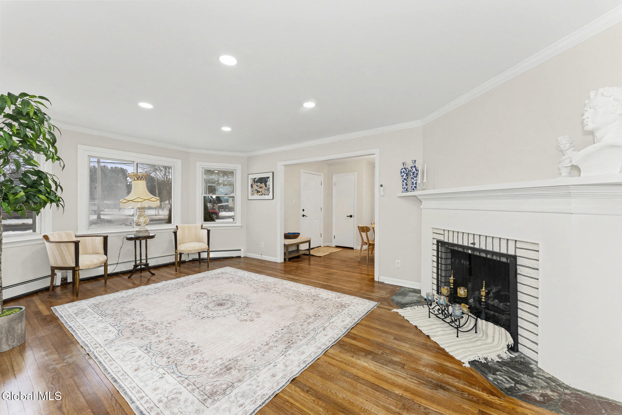 189 Sunnyside Road Schenectady, NY 12302 - Photo 11 of 33 2 Livingroom 3