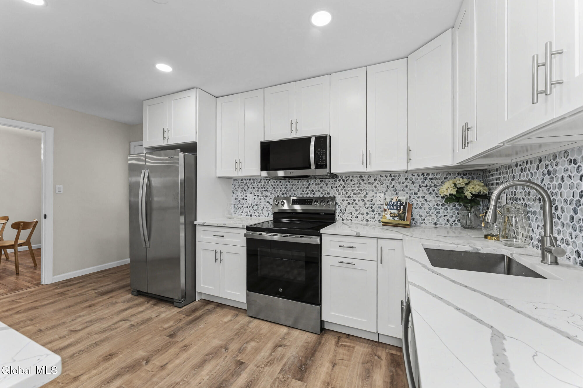 189 Sunnyside Road Schenectady, NY 12302 - Photo 12 of 33 3 Kitchen 1