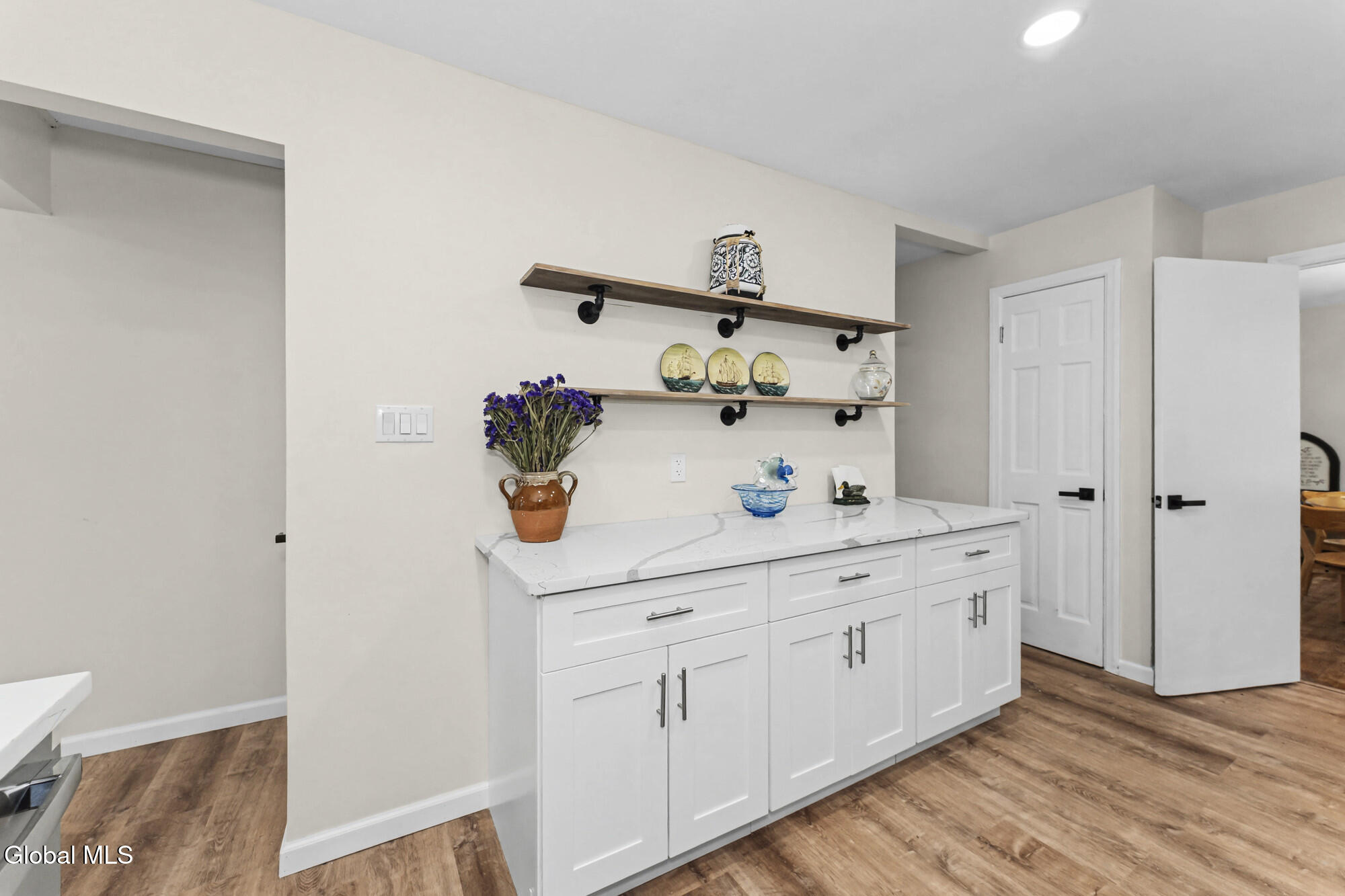 189 Sunnyside Road Schenectady, NY 12302 - Photo 15 of 33 3 Kitchen 4