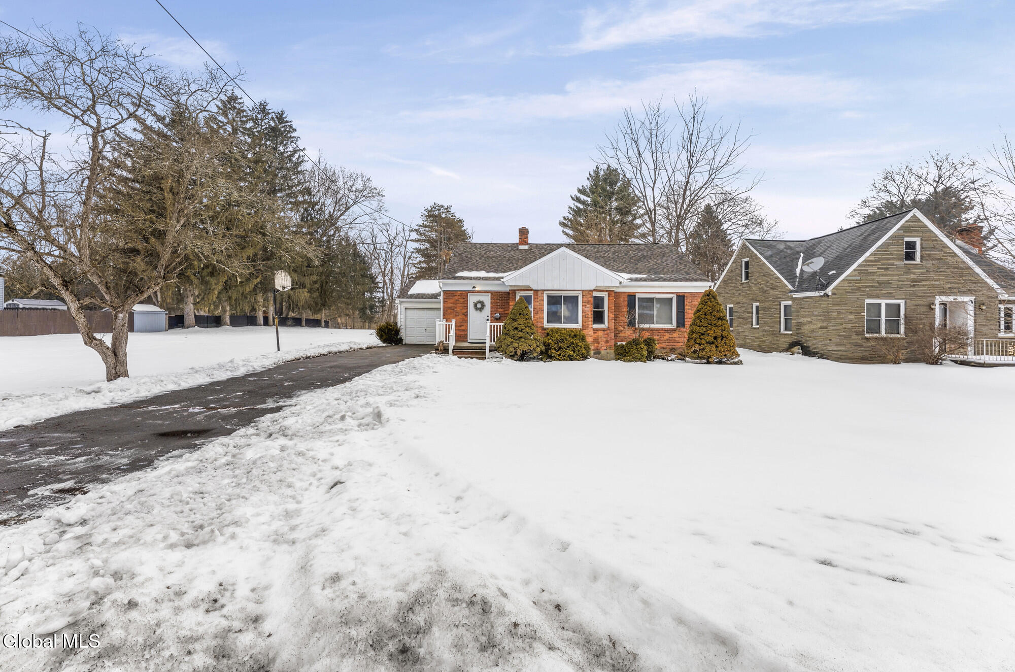 189 Sunnyside Road Schenectady, NY 12302 - Photo 3 of 33 0 Front 1
