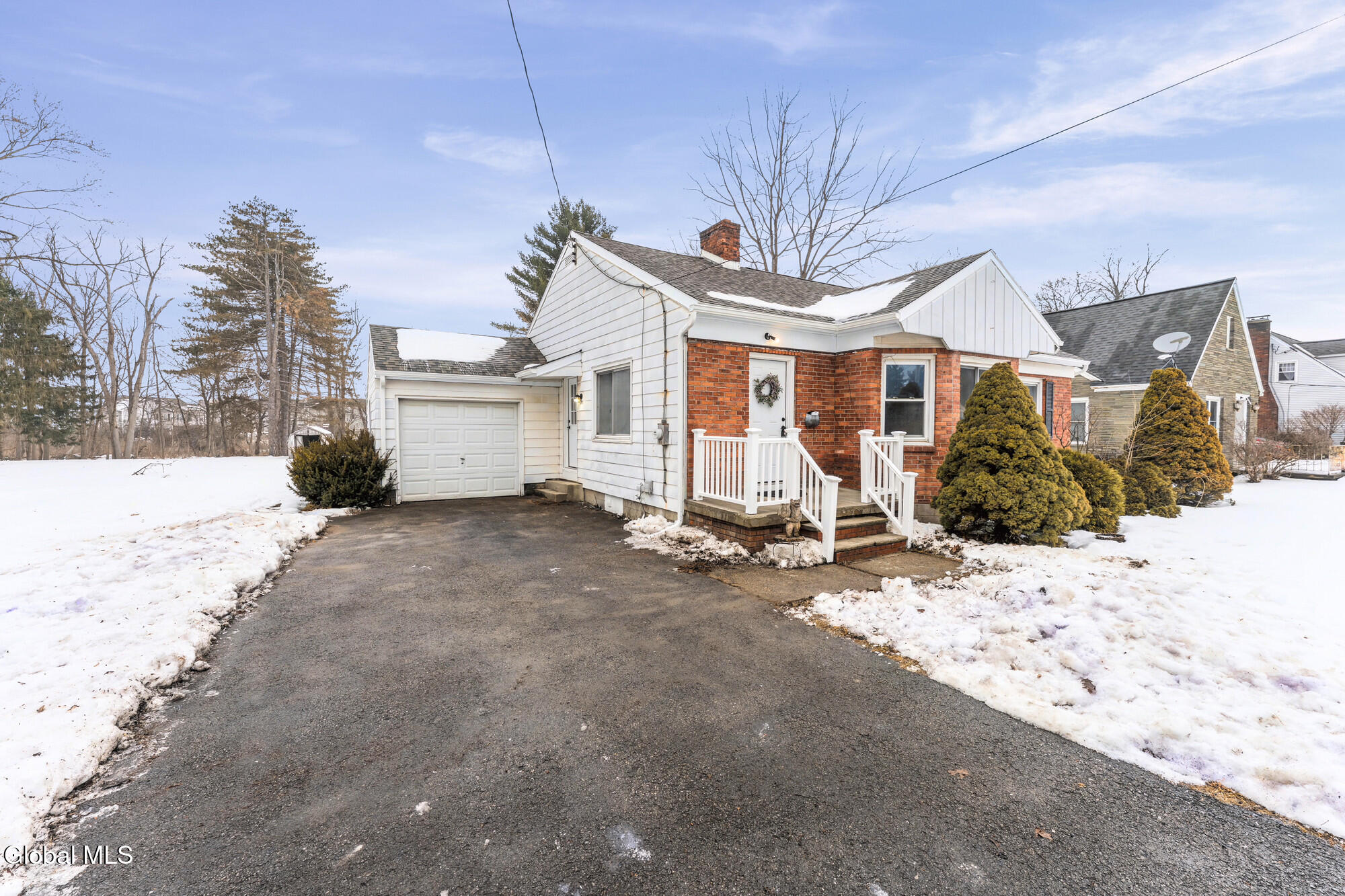 189 Sunnyside Road Schenectady, NY 12302 - Photo 5 of 33 0 Front 4