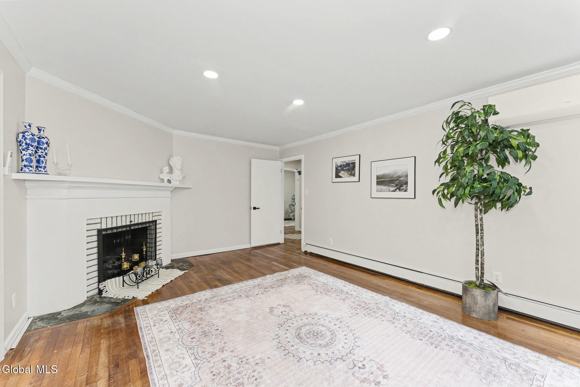 189 Sunnyside Road Schenectady, NY 12302 - Photo 9 of 33 2 Livingroom 1