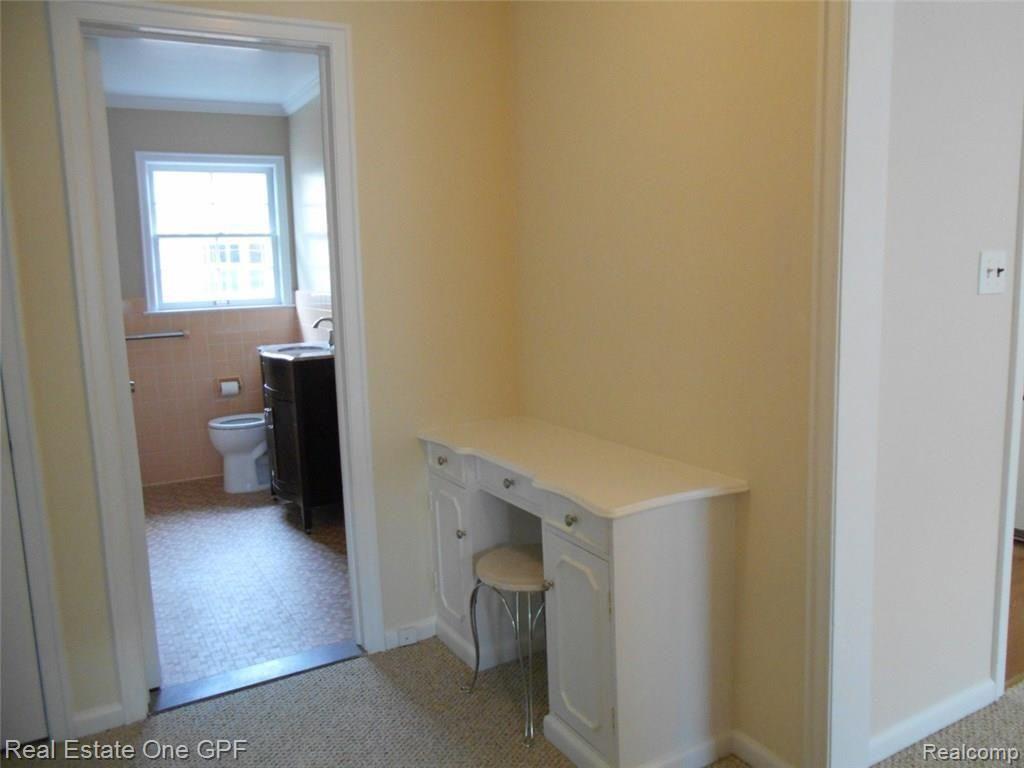 725 Harcourt Road Grosse Pointe, MI 48230 - Photo 13 of 28