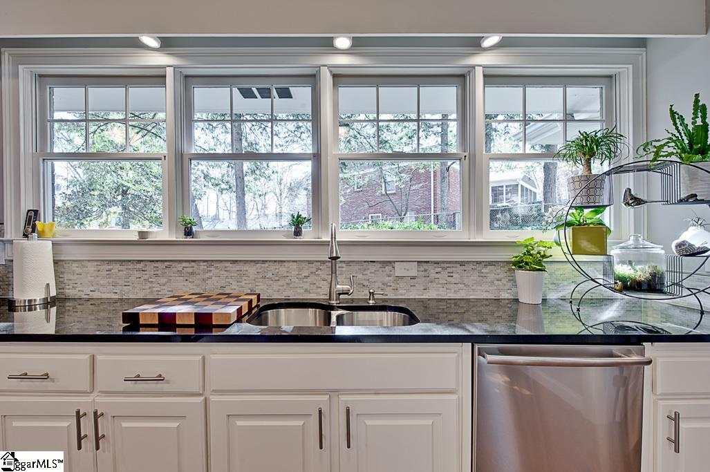 209 Sweetbriar Road Greenville, SC 29615 - Photo 12 of 36 Gallery Image 12
