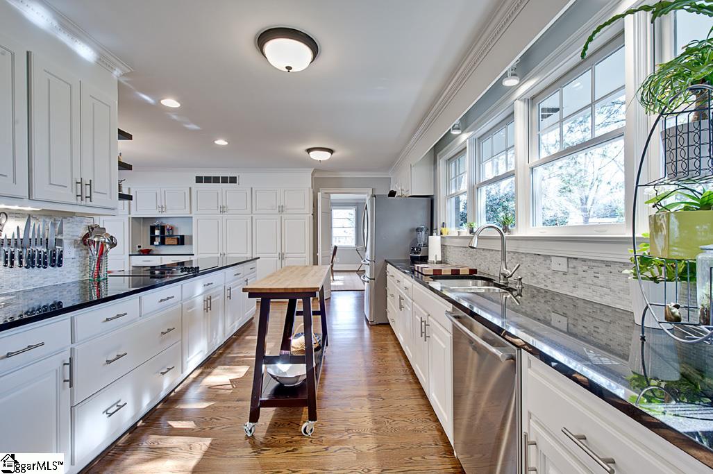 209 Sweetbriar Road Greenville, SC 29615 - Photo 13 of 36 Gallery Image 13