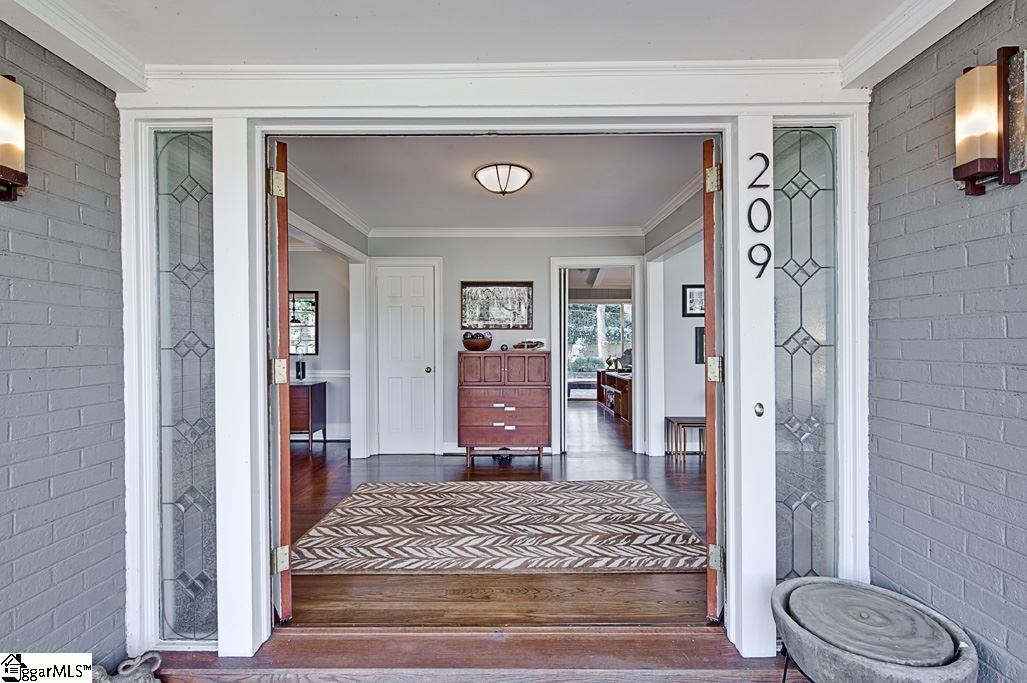 209 Sweetbriar Road Greenville, SC 29615 - Photo 4 of 36 Gallery Image 4