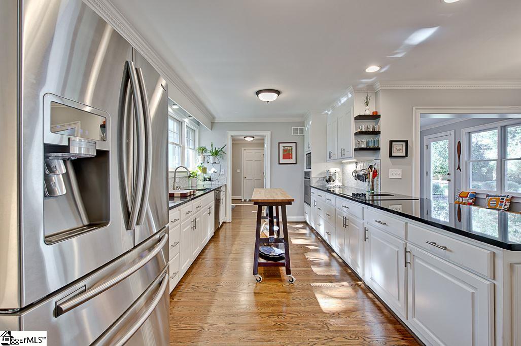 209 Sweetbriar Road Greenville, SC 29615 - Photo 10 of 36 Gallery Image 10