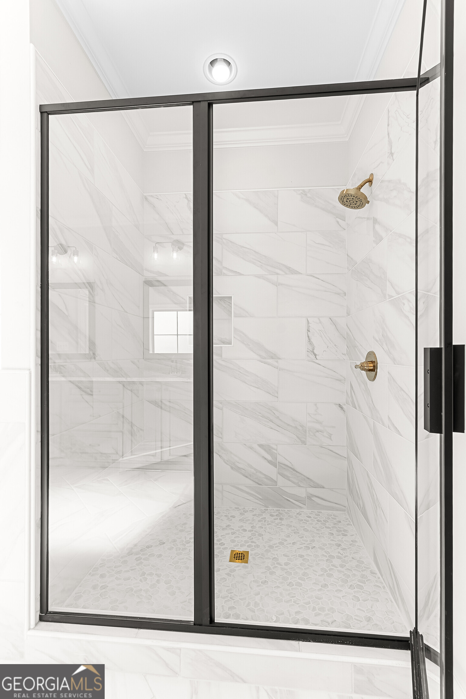 206 Farrell Way Perry, GA 31069 - Photo 7 of 15 a bathroom with a glass shower door