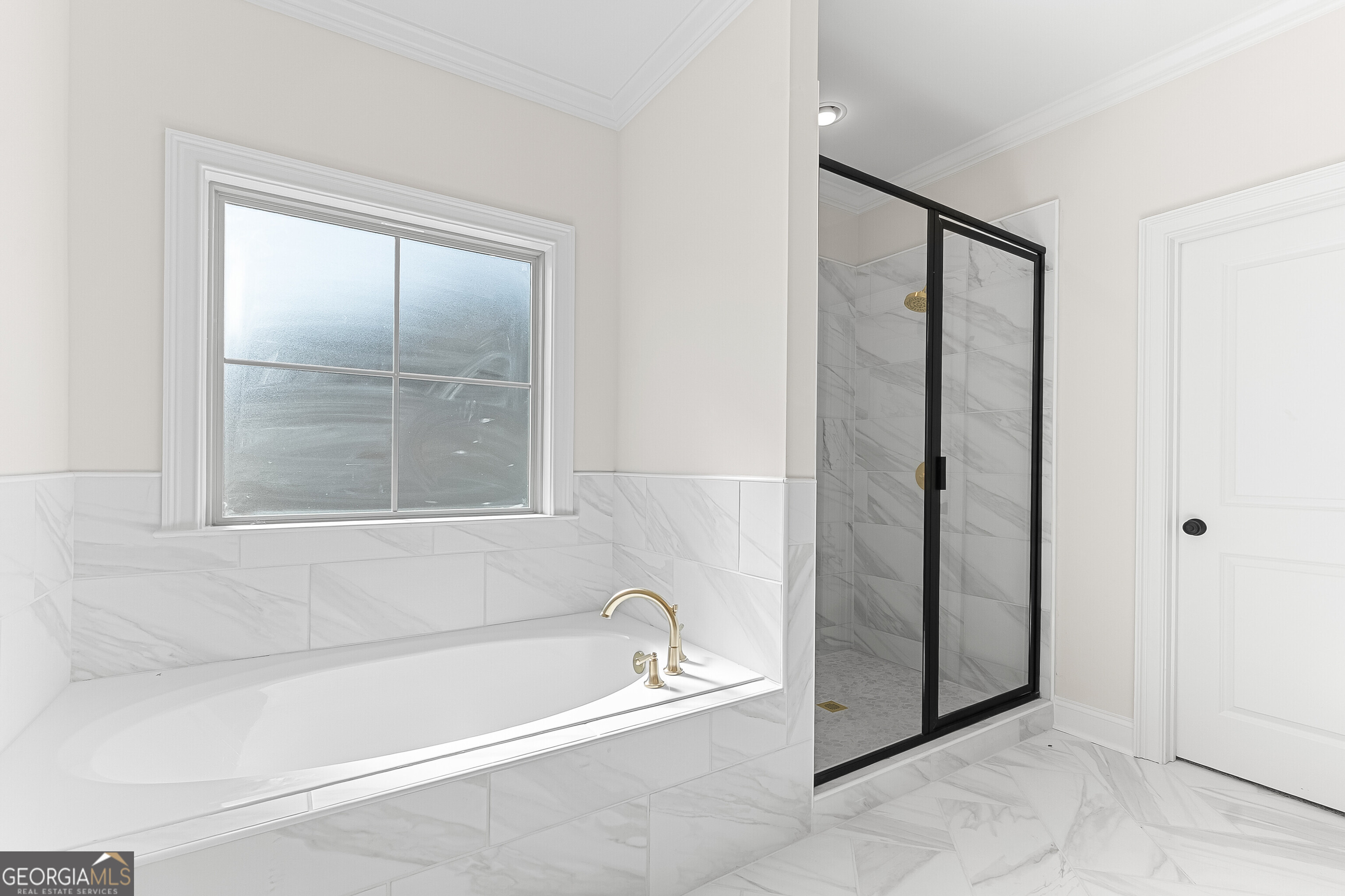 206 Farrell Way Perry, GA 31069 - Photo 9 of 15 a bathroom with a bathtub and shower