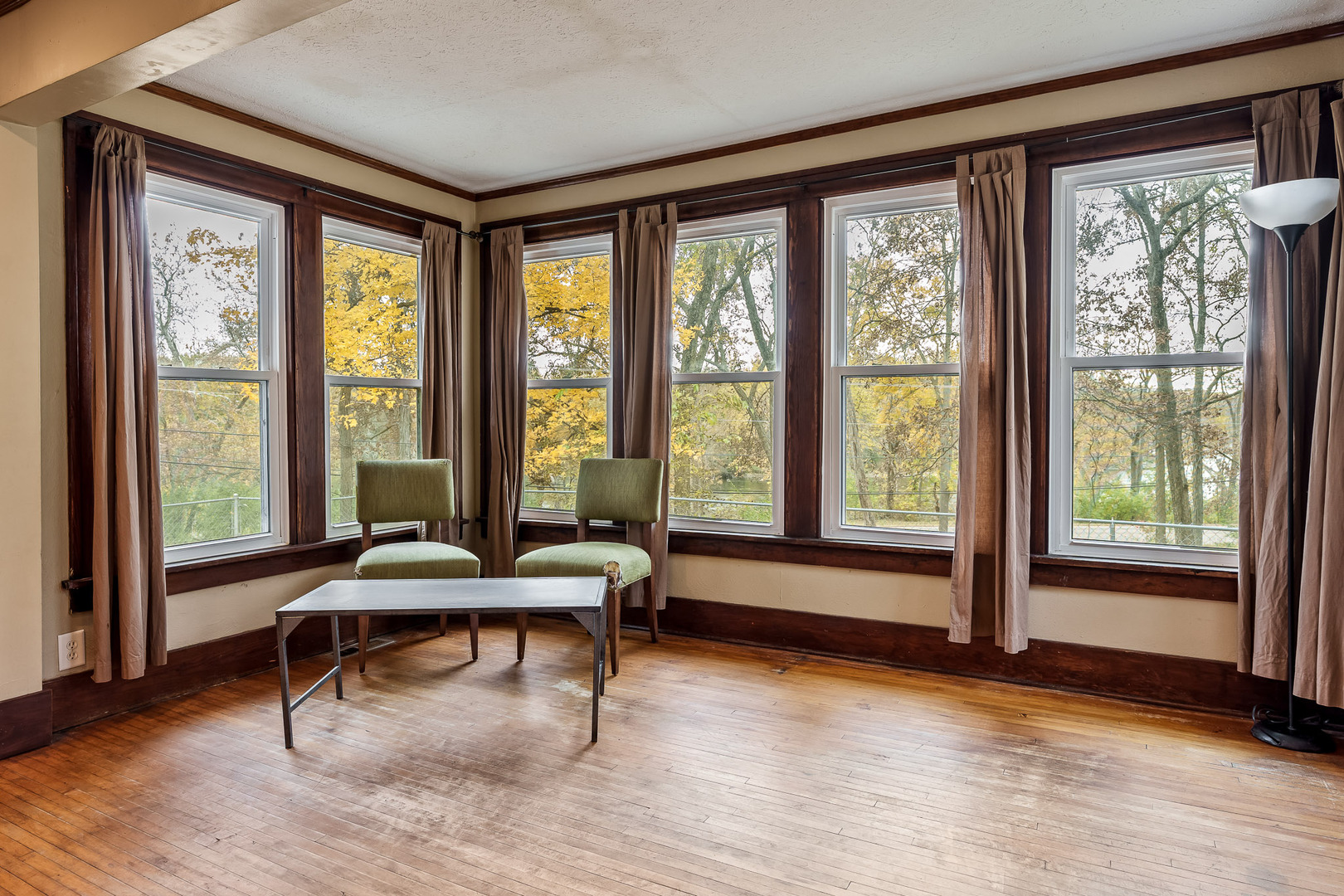 708 South Bluff Road South Beloit, IL 61080 - Photo 12 of 32 a living room with furniture and windows