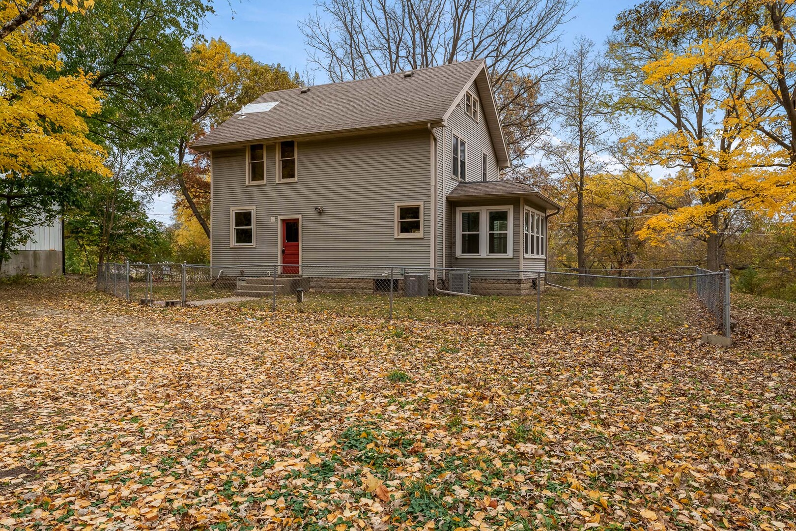 708 South Bluff Road South Beloit, IL 61080 - Photo 4 of 32 a house with trees in front of it