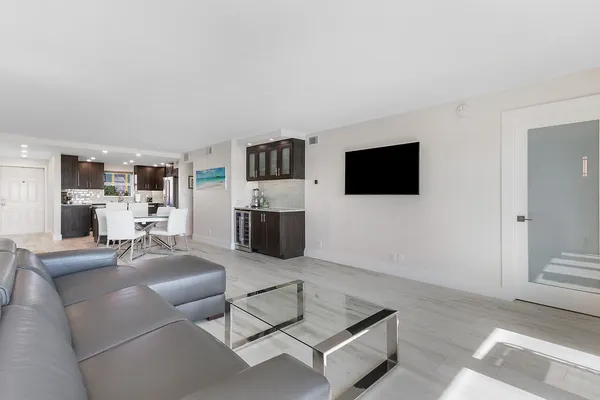 $6,250 | 1160 Hillsboro Mile, Unit 305, Hillsboro Beach, FL 33062