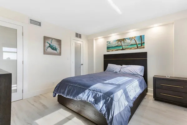 $6,250 | 1160 Hillsboro Mile, Unit 305, Hillsboro Beach, FL 33062