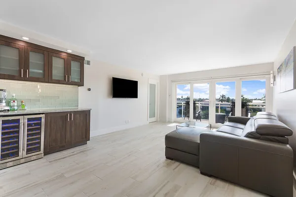 $6,250 | 1160 Hillsboro Mile, Unit 305, Hillsboro Beach, FL 33062